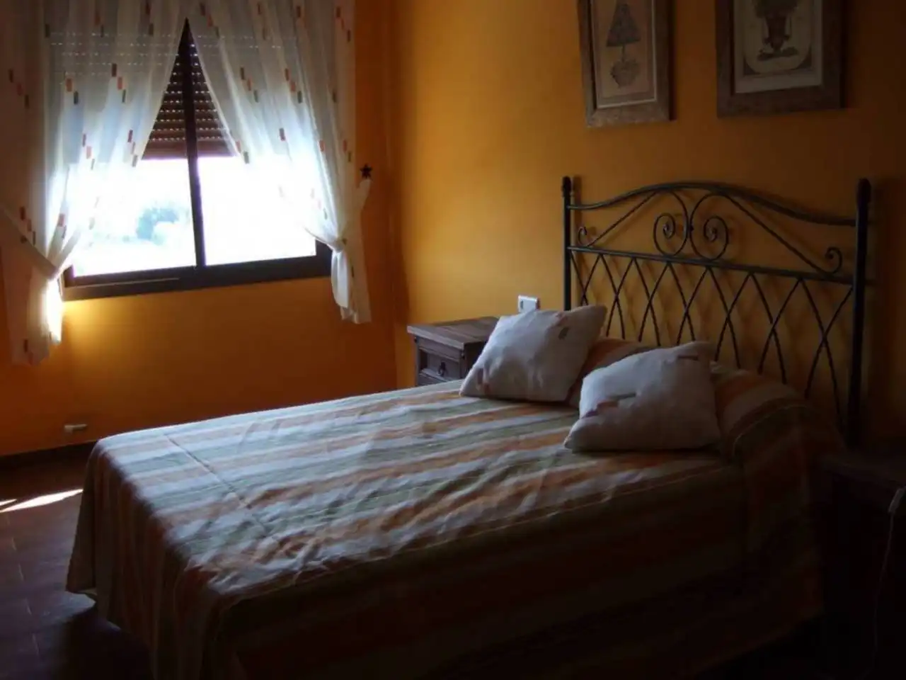 Dormitori de Casa o xalet en venda en Castillo de Locubín amb Calefacció, Terrassa i Moblat