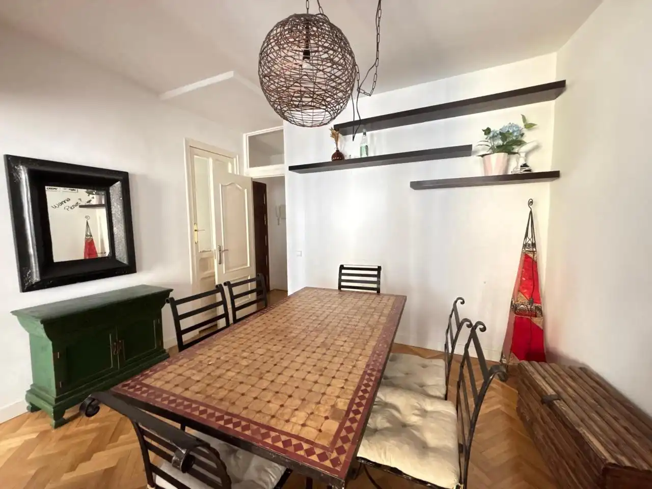 Comedor de Piso de alquiler en Madrid con Aire acondicionado, Terraza y Amueblado
