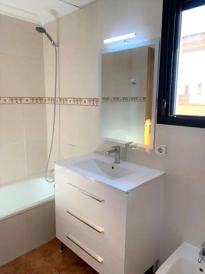 Wohnung zur Miete in Florista, Barrio de Benicalap