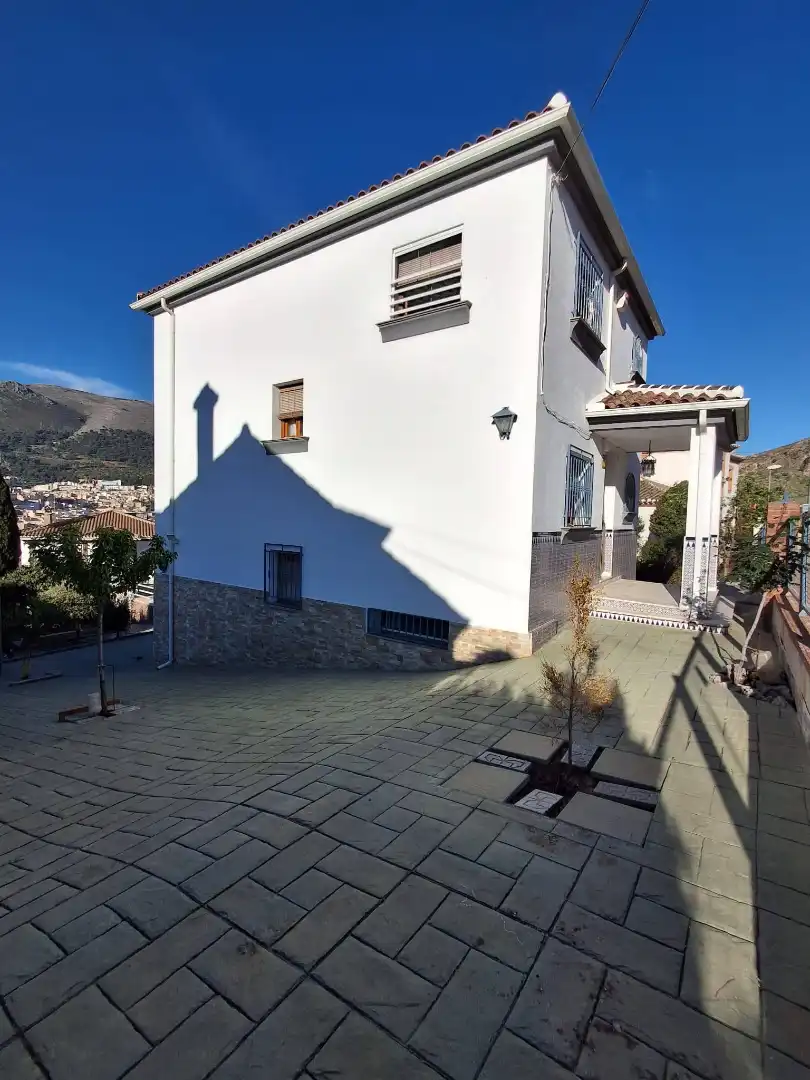 Außenansicht von Haus oder Chalet zum Verkauf in Loja mit Heizung, Privatgarten und Terrasse