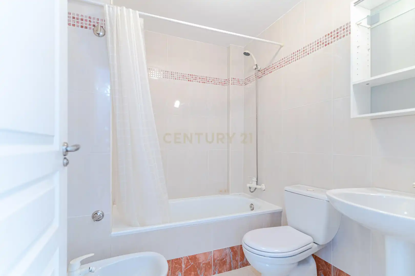 Bany de Apartament en venda en Vélez de Benaudalla amb Aire condicionat i Piscina comunitària