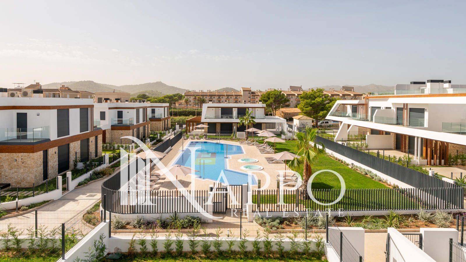 Vista exterior de Casa o xalet en venda en Capdepera amb Aire condicionat, Terrassa i Piscina