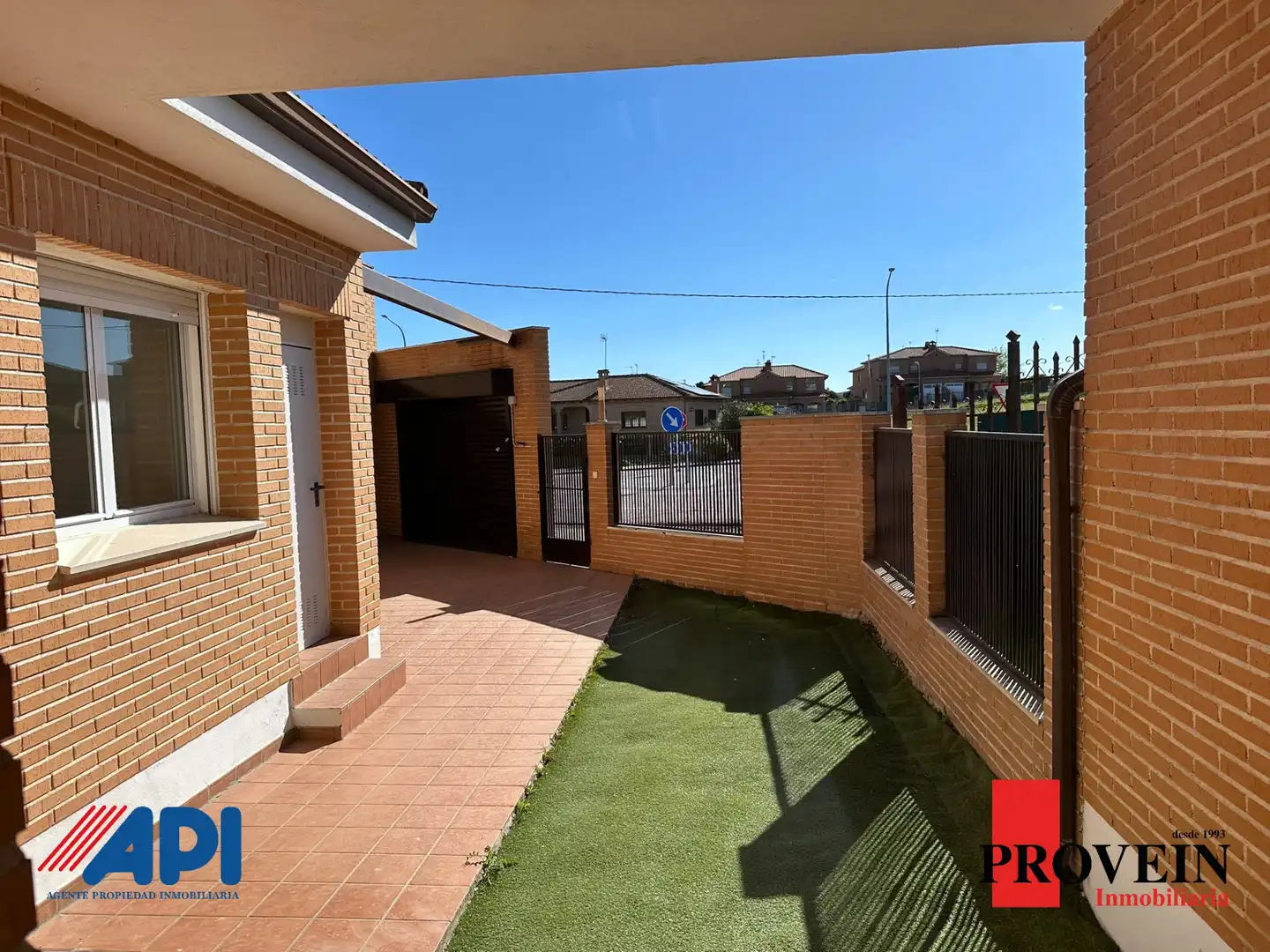 Terrassa de Casa adosada en venda en Santa Cruz del Retamar amb Calefacció, Jardí privat i Forn