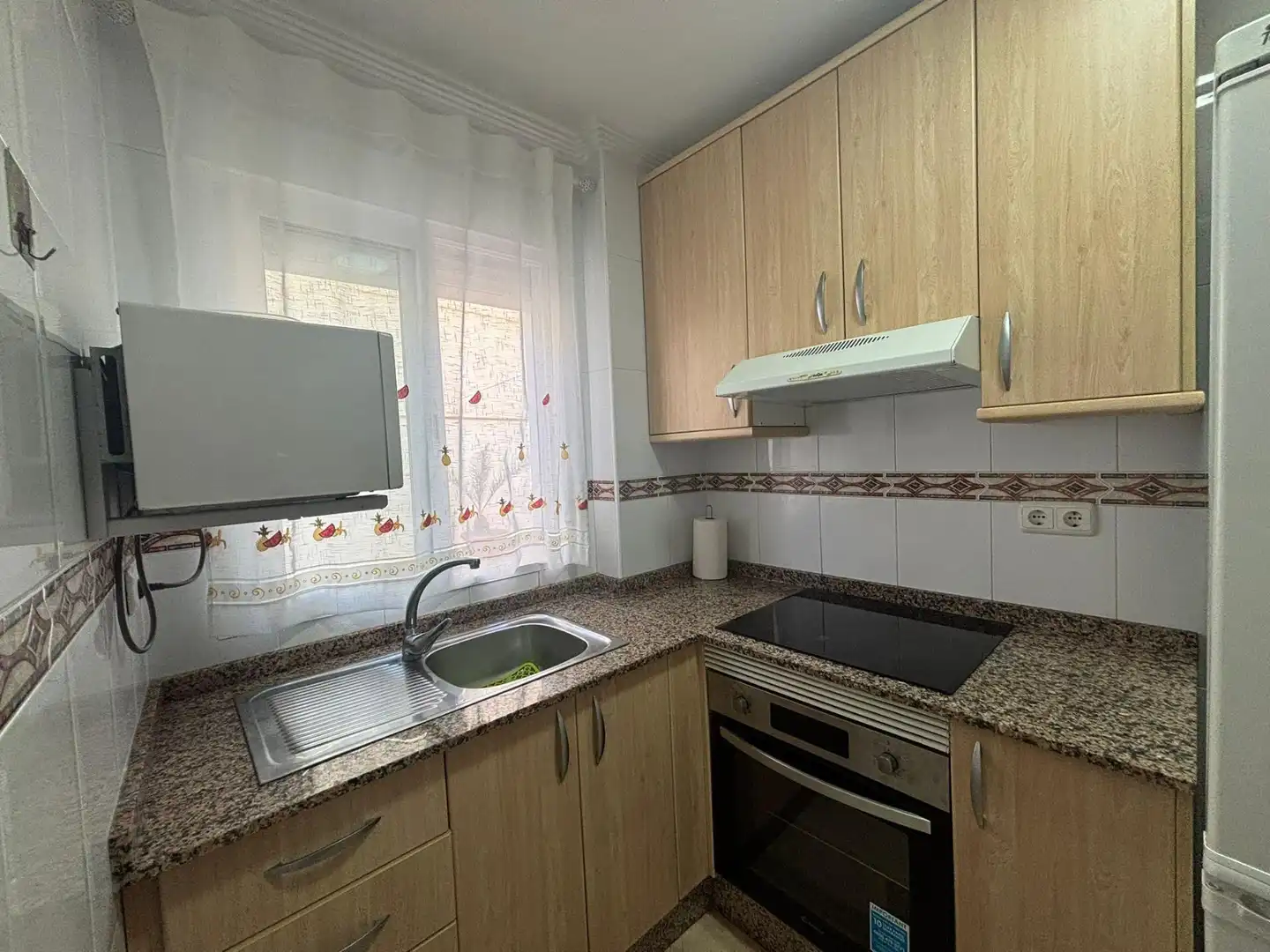 Cocina de Dúplex de alquiler en Los Alcázares con Jardín privado, Terraza y Amueblado
