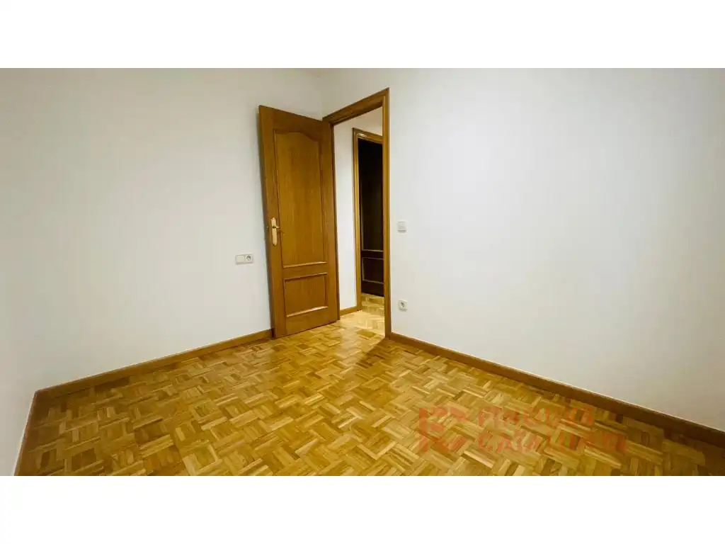 Schlafzimmer von Wohnung zum Verkauf in Girona