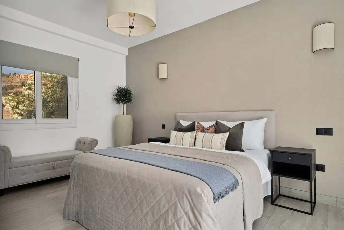 Habitación de Casa o chalet de alquiler en Estepona con Aire acondicionado, Jardín privado y Terraza
