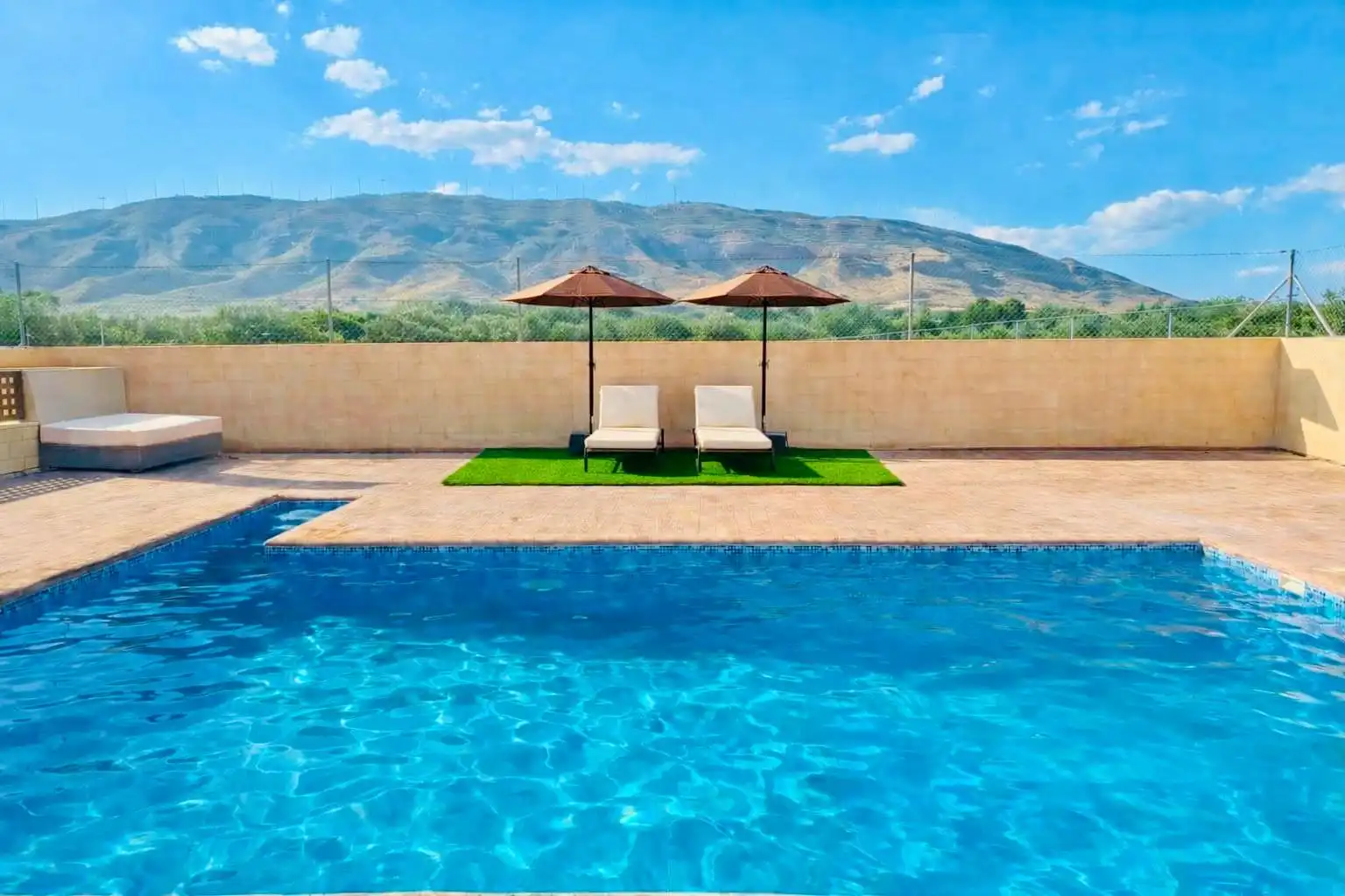 Chalet con piscina en venta en Caudete, imagen 2