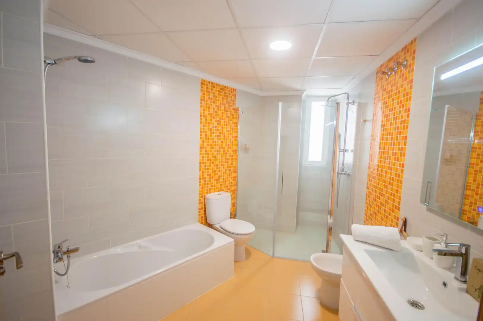 Badezimmer von Wohnung zum Verkauf in Biar mit Klimaanlage, Abstellraum und Möbliert