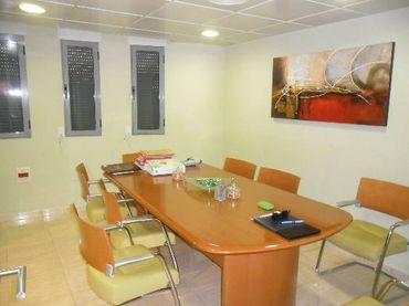 Office space with lift for sale in Sur