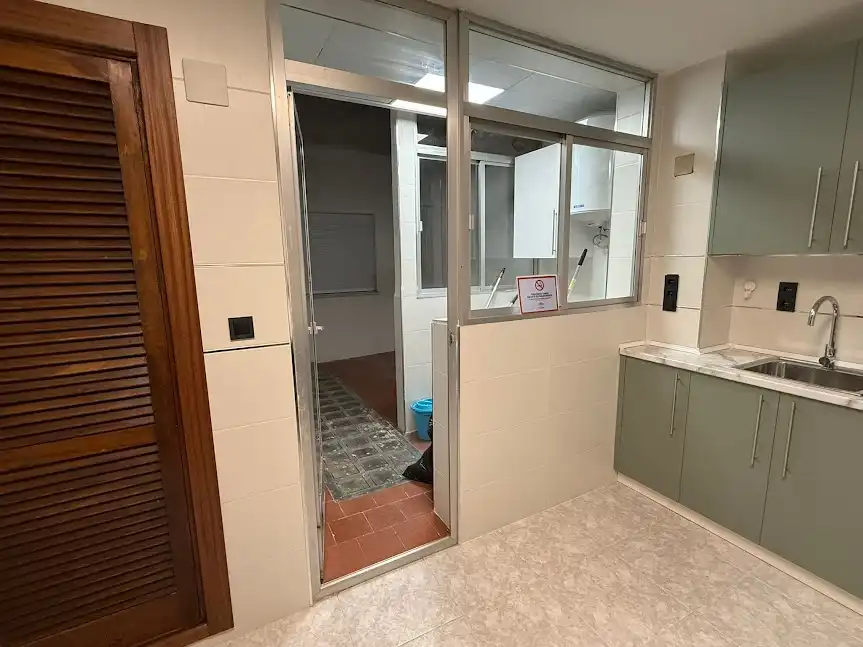 Flat for rent in Calle Romea, 9, Linarejos