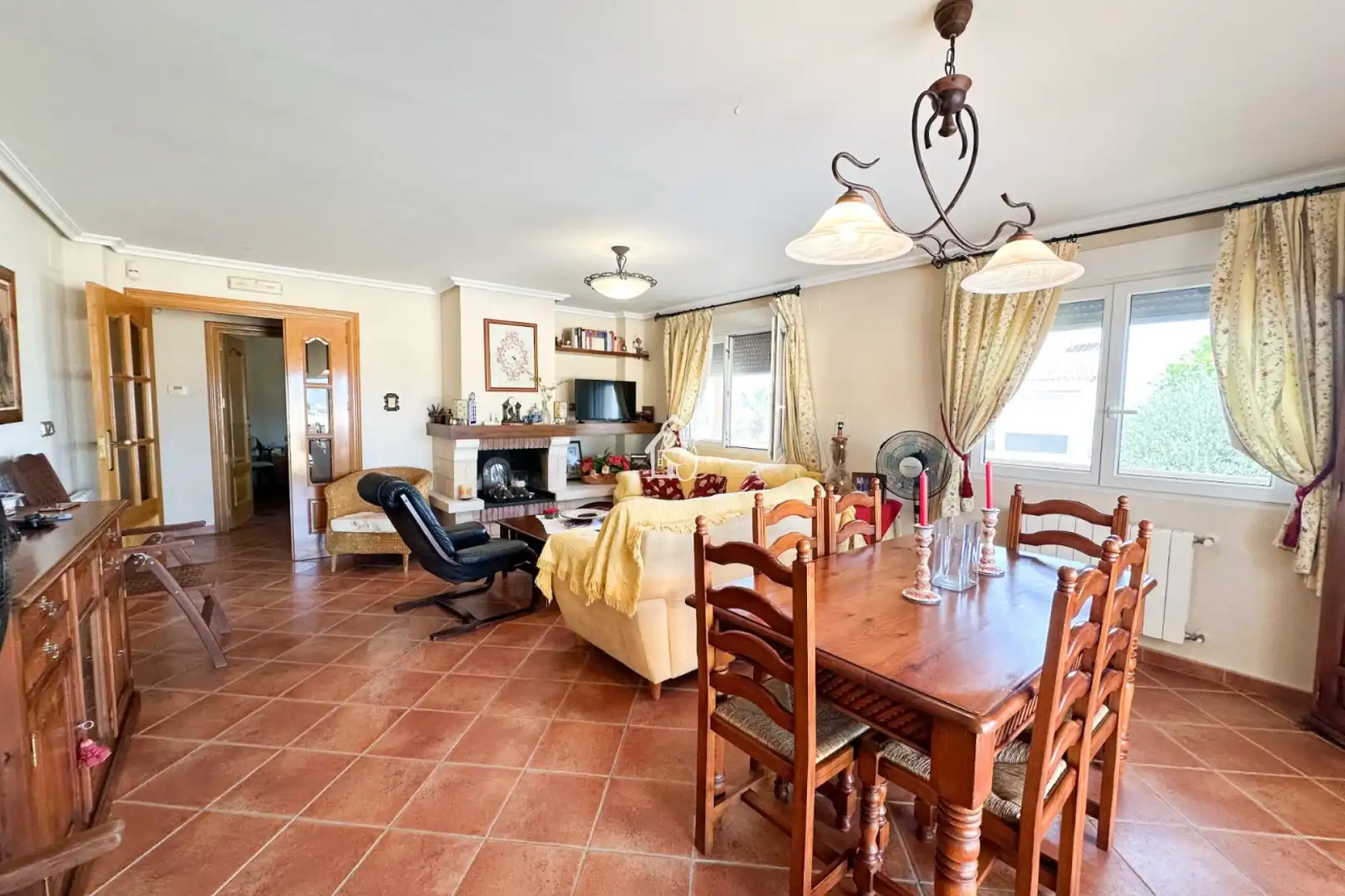Sala d'estar de Finca rústica de lloguer en San Miguel de Salinas amb Aire condicionat, Jardí privat i Terrassa