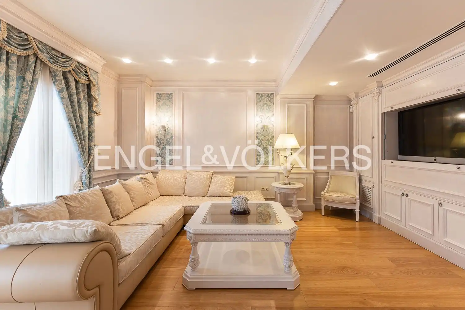 Living room of Houses for sale in Valencia  with Air Conditioner, Heating and Terrace