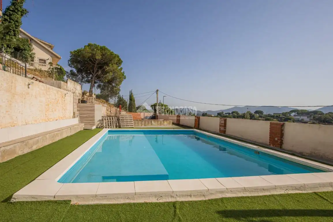 Piscina de Casa o xalet en venda en Vilanova del Vallès amb Calefacció, Jardí privat i Terrassa
