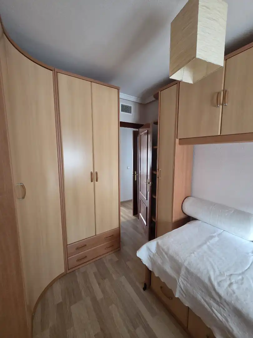 Schlafzimmer von Wohnung zur Miete in Badajoz mit Klimaanlage, Heizung und Abstellraum
