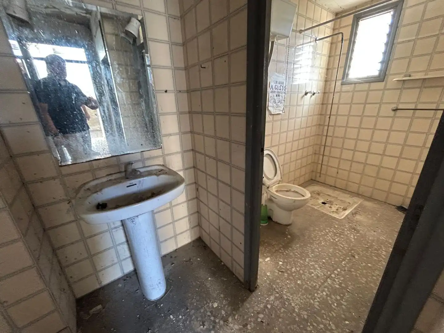 Badezimmer von Fabrikhallen zur Miete in Crevillent