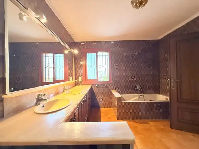 Bany de Casa o xalet en venda en Benicasim / Benicàssim amb Jardí privat, Terrassa i Piscina