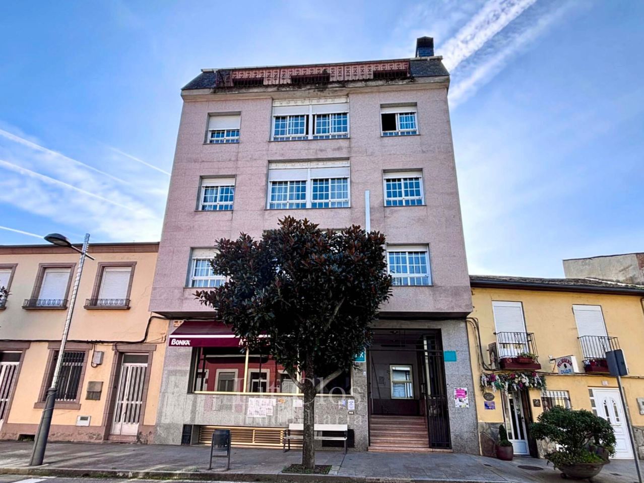 Außenansicht von Geschaftsraum zum Verkauf in Vilamartín de Valdeorras mit Terrasse