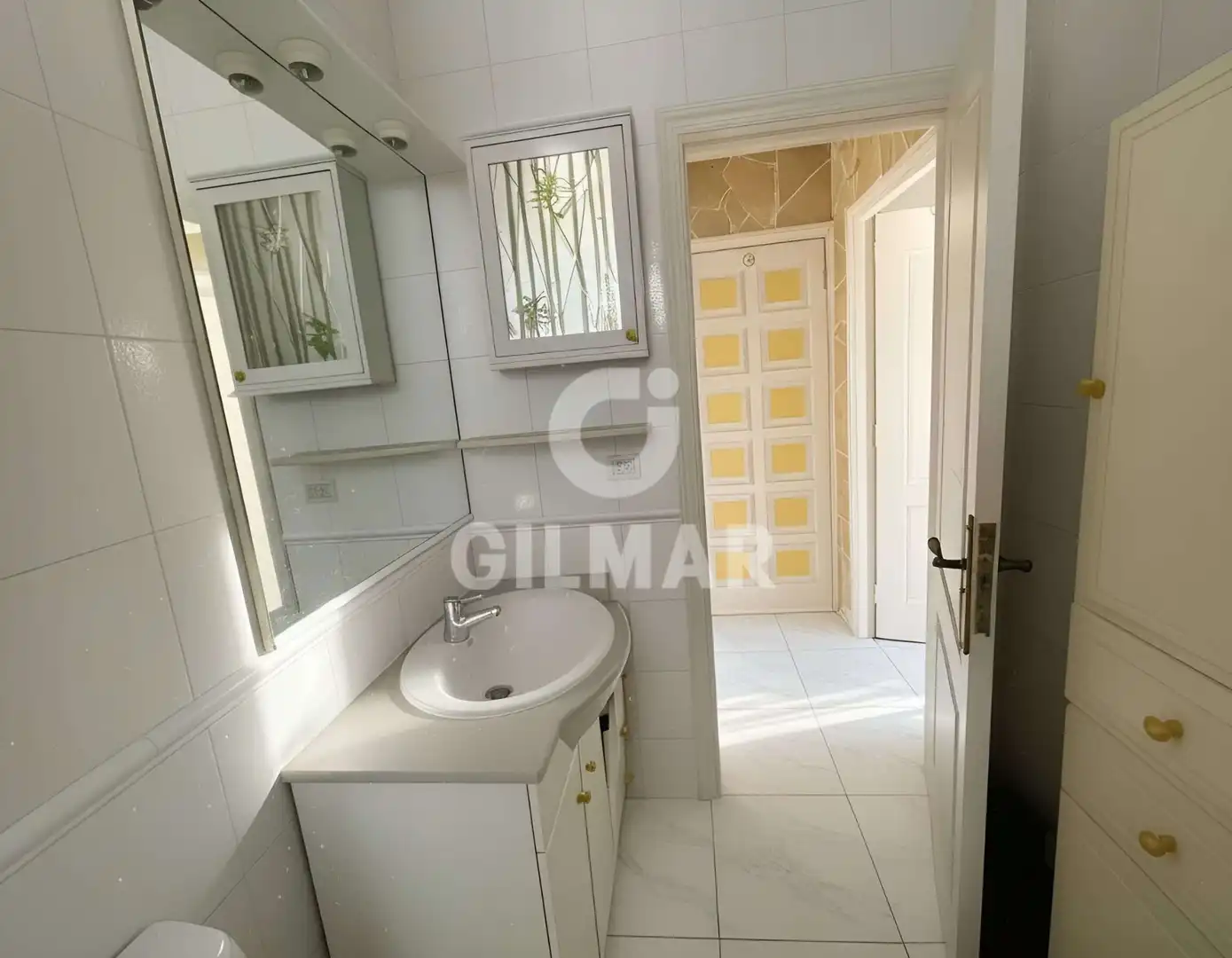 Baño de Piso en venta en Arona con Terraza, Amueblado y TV