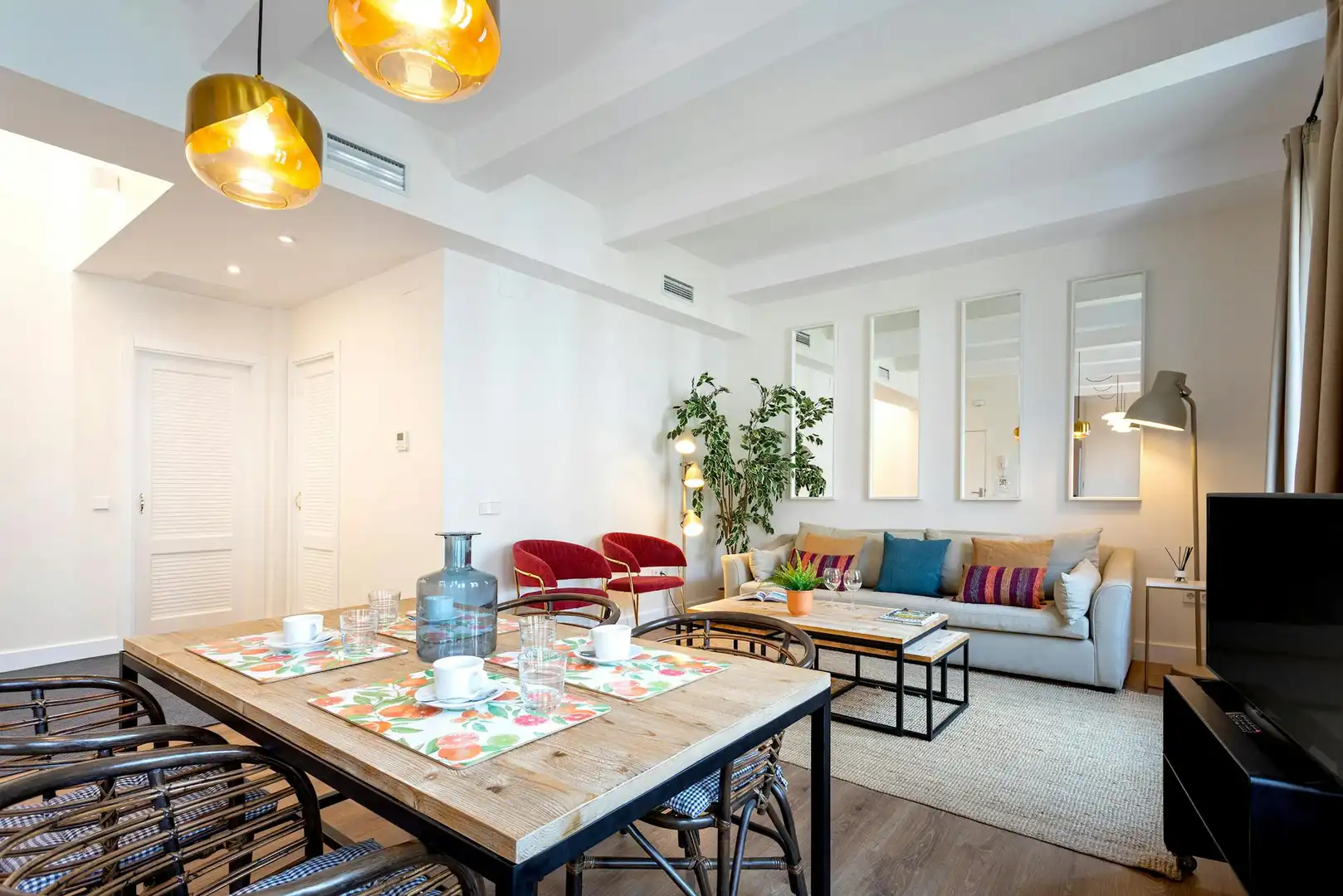 Living room of Flat for rent in Sevilla  with Air Conditioner, Heating and Washing machine