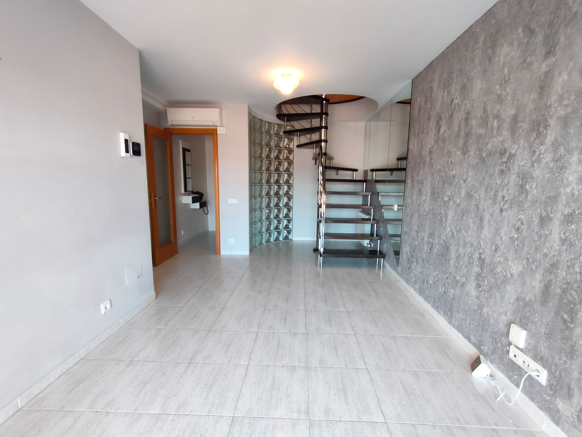 Duplex for sale in Girona Capital  with Air Conditioner, Heating and Terrace