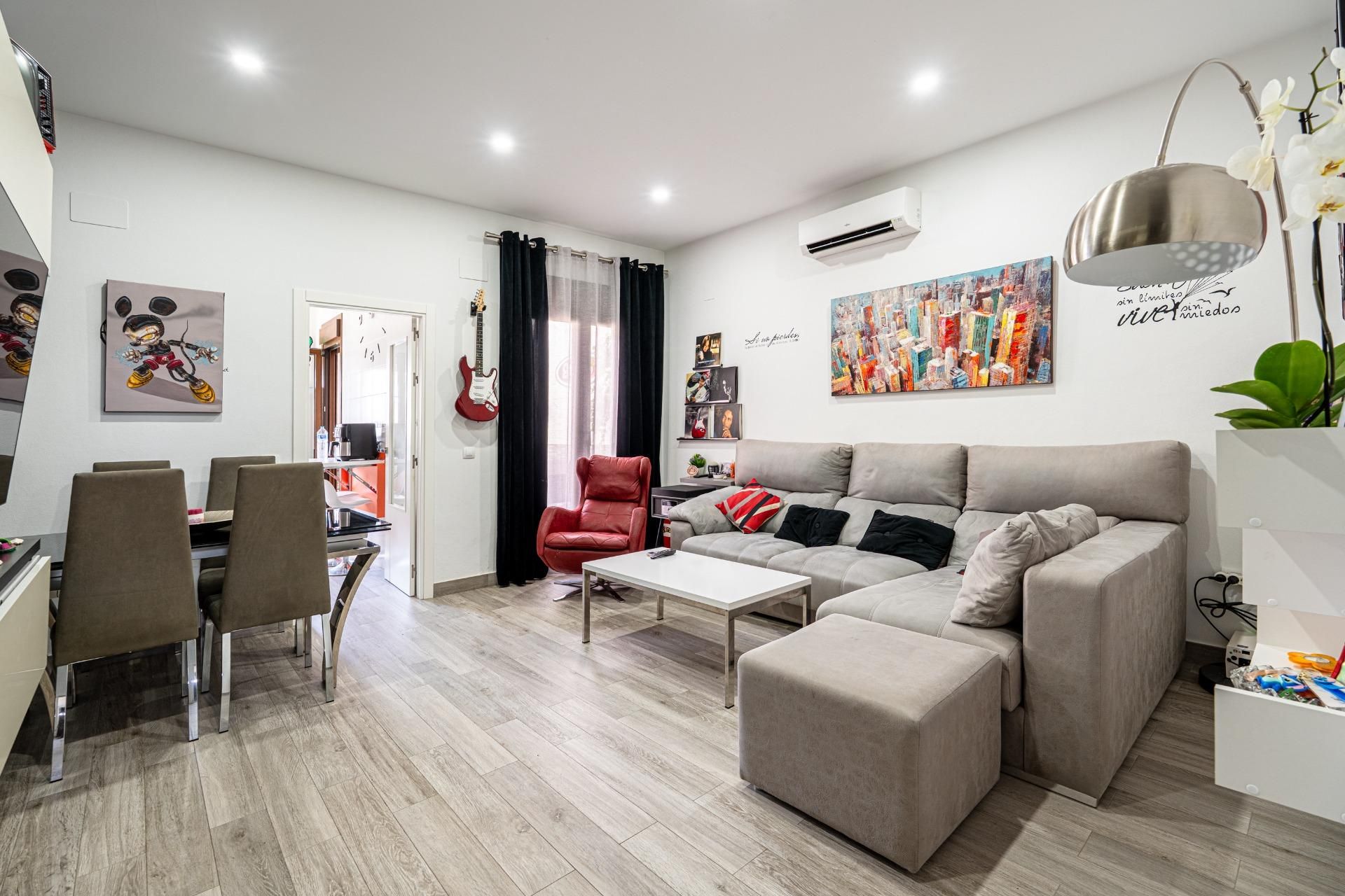 Sala de estar de Casa adosada en venta en Moguer con Aire acondicionado, Balcón y Alarma