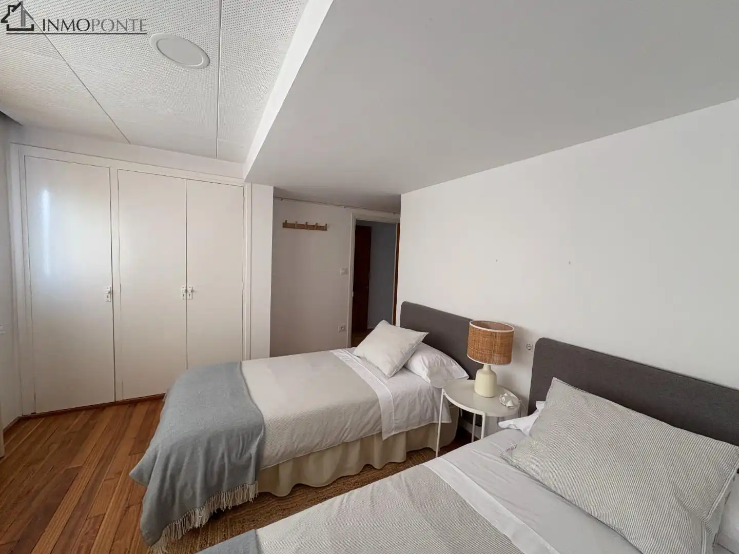 Bedroom of Flat for rent in Pontevedra Capital 