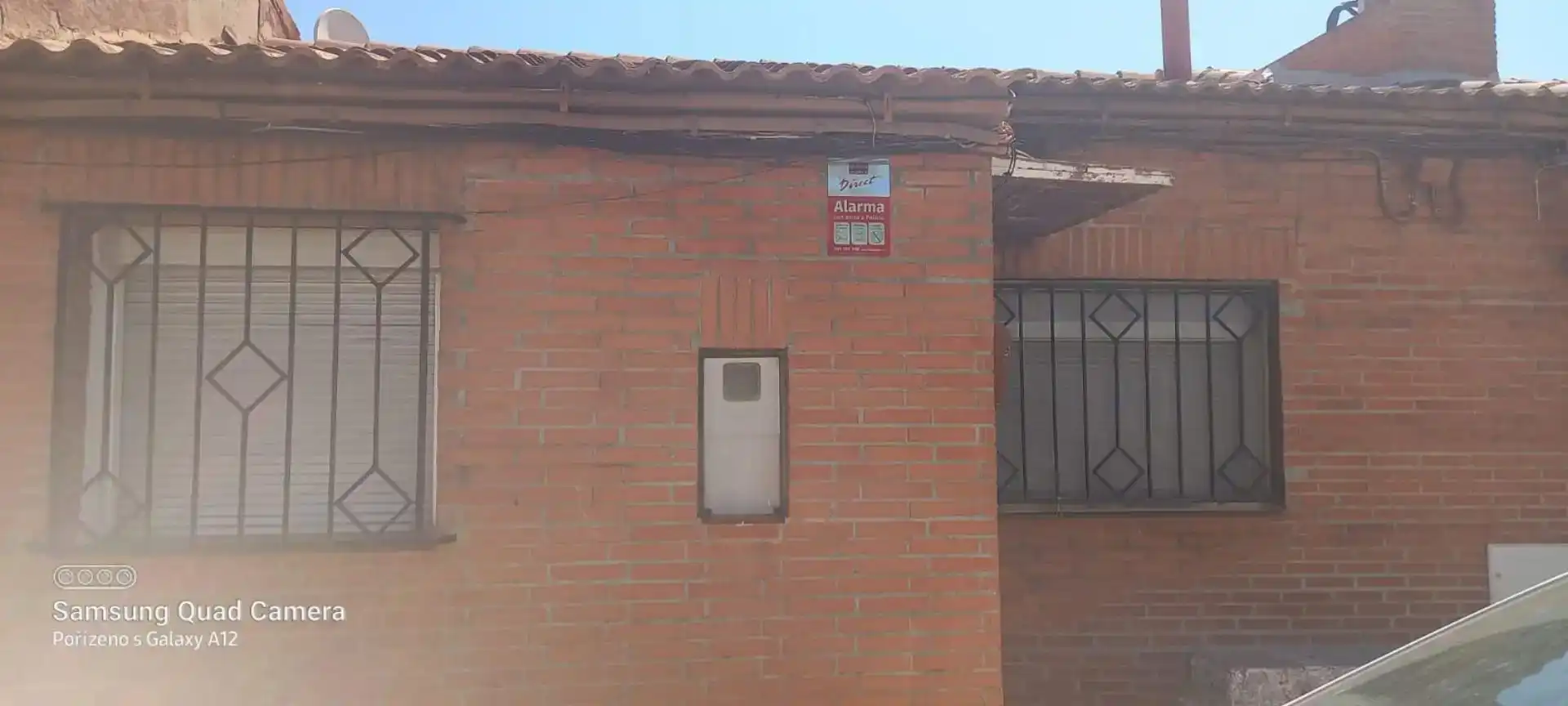 Aparcament de Casa adosada en venda en Escatrón amb Aire condicionat, Jardí privat i Moblat