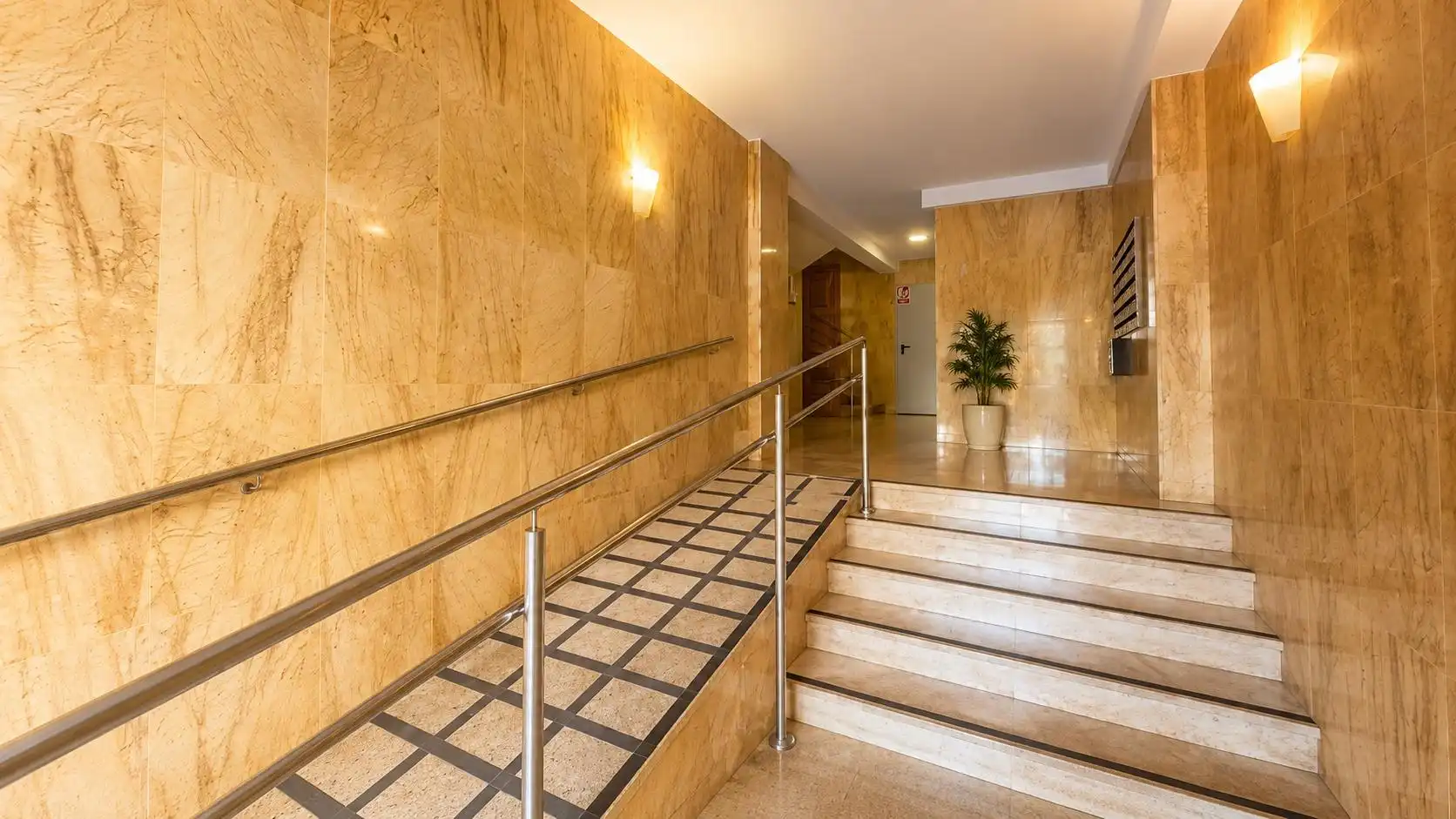 Piso en venta en Almería con Aire acondicionado y Balcón