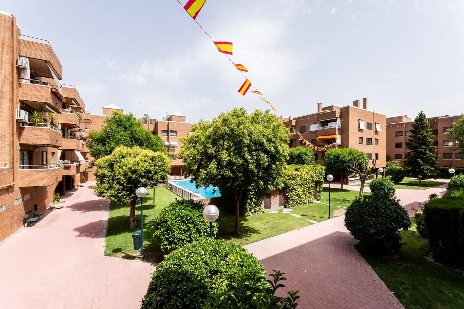Jardín de Piso de alquiler en Madrid con Piscina comunitaria