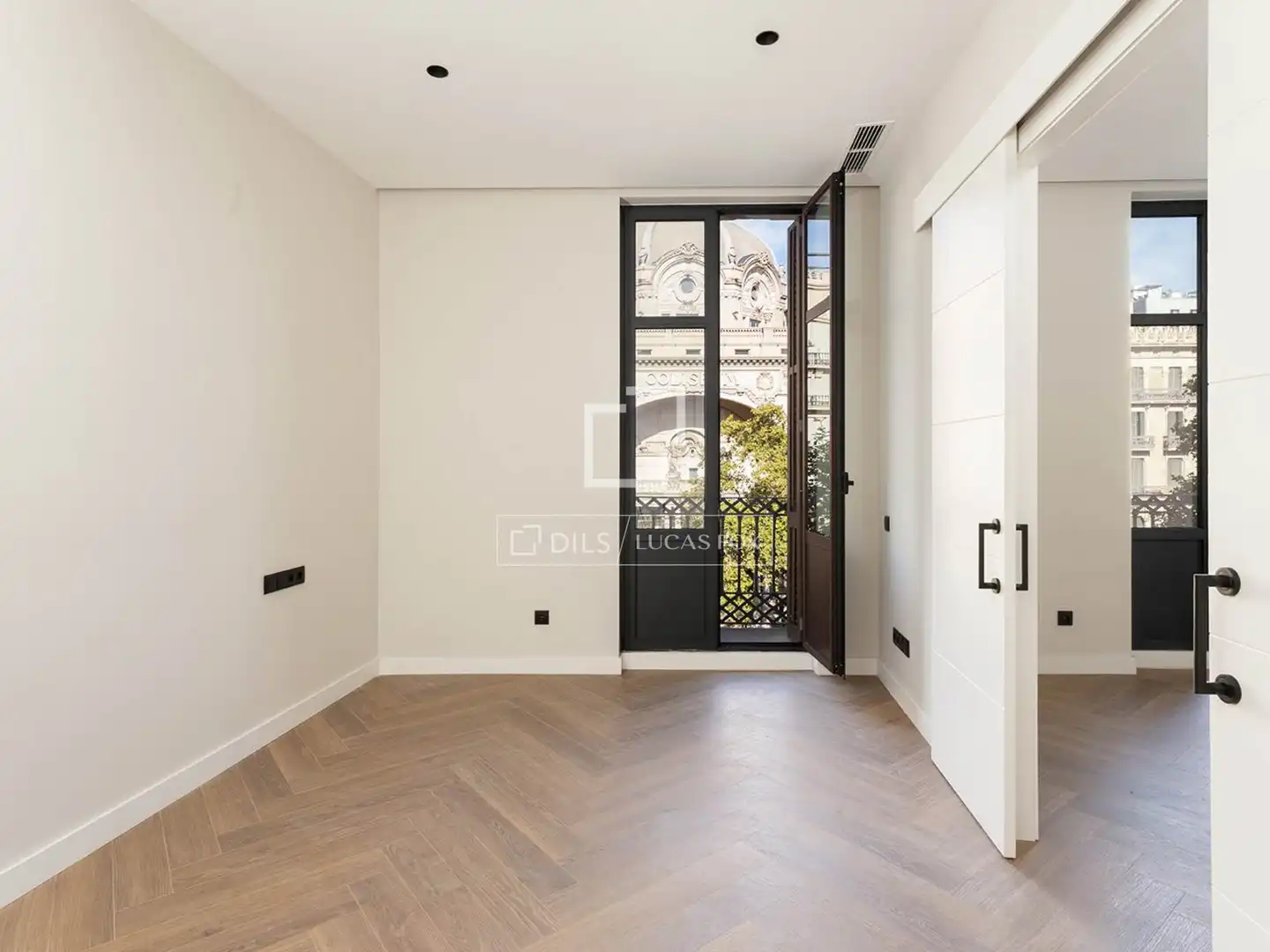 Flat for sale in Barcelona  with Air Conditioner, Heating and Parquet flooring