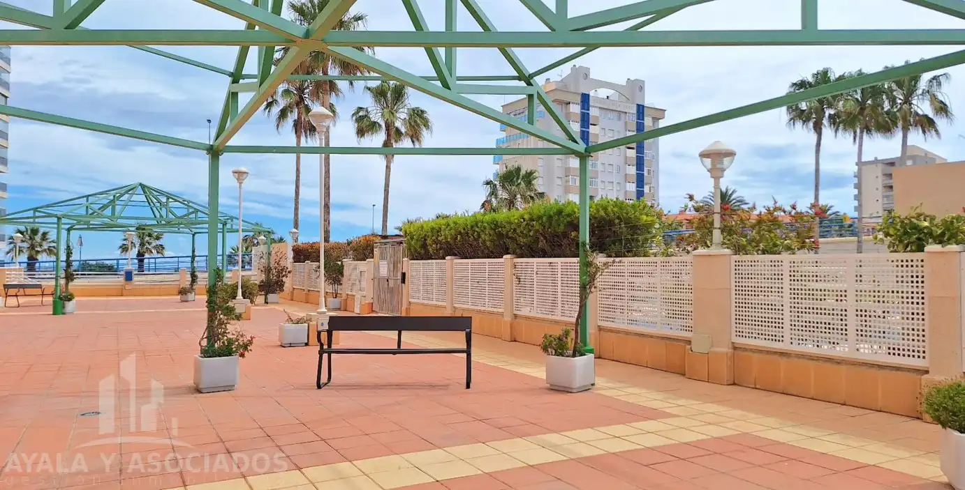Terraza de Piso en venta en La Manga del Mar Menor con Terraza, Trastero y Piscina comunitaria