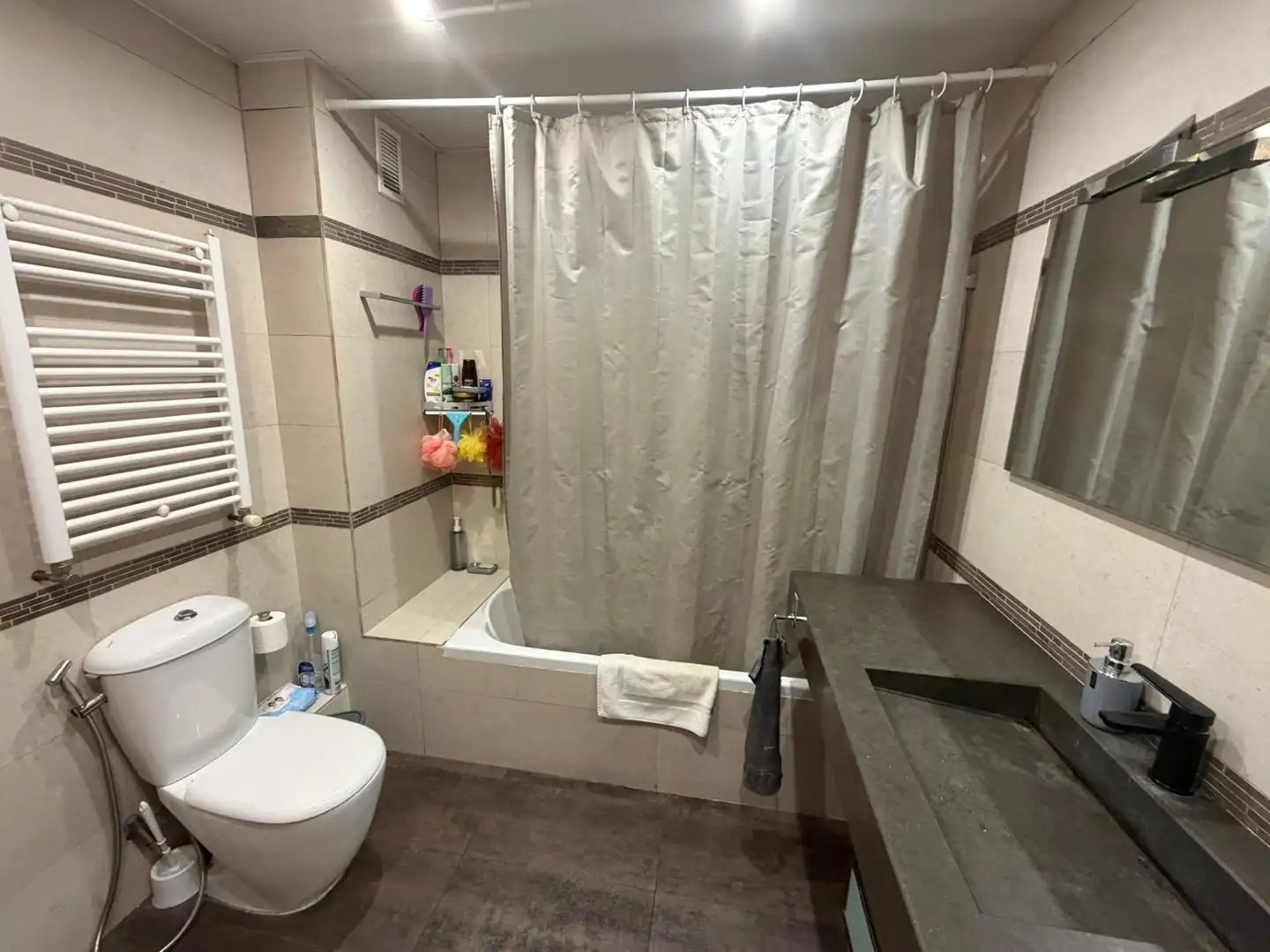 Baño de Apartamento en venta en Gavà