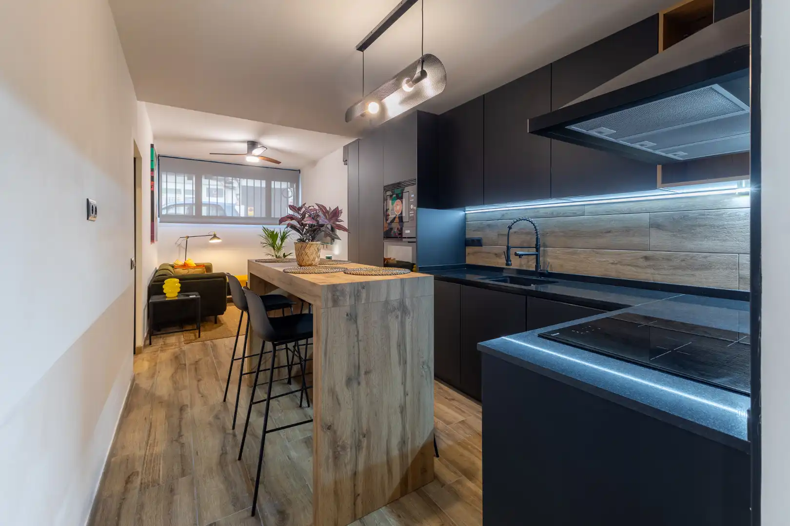 Cuina de Apartament de lloguer en Madrid amb Aire condicionat, Calefacció i Moblat
