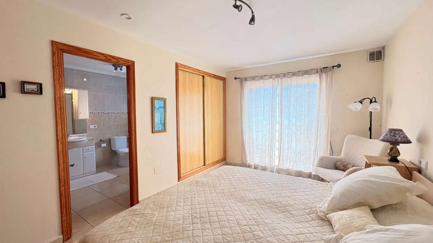 Dormitori de Casa o xalet en venda en Orihuela amb Aire condicionat, Calefacció i Terrassa