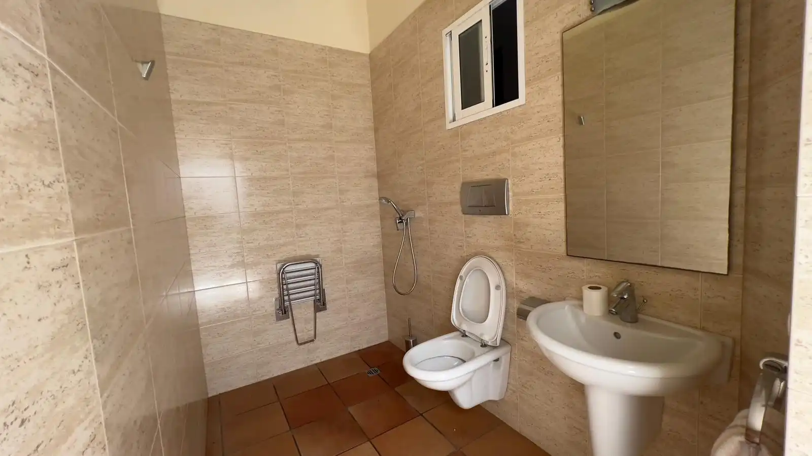 Bany de Casa o xalet en venda en Alaquàs amb Terrassa, Traster i Balcó