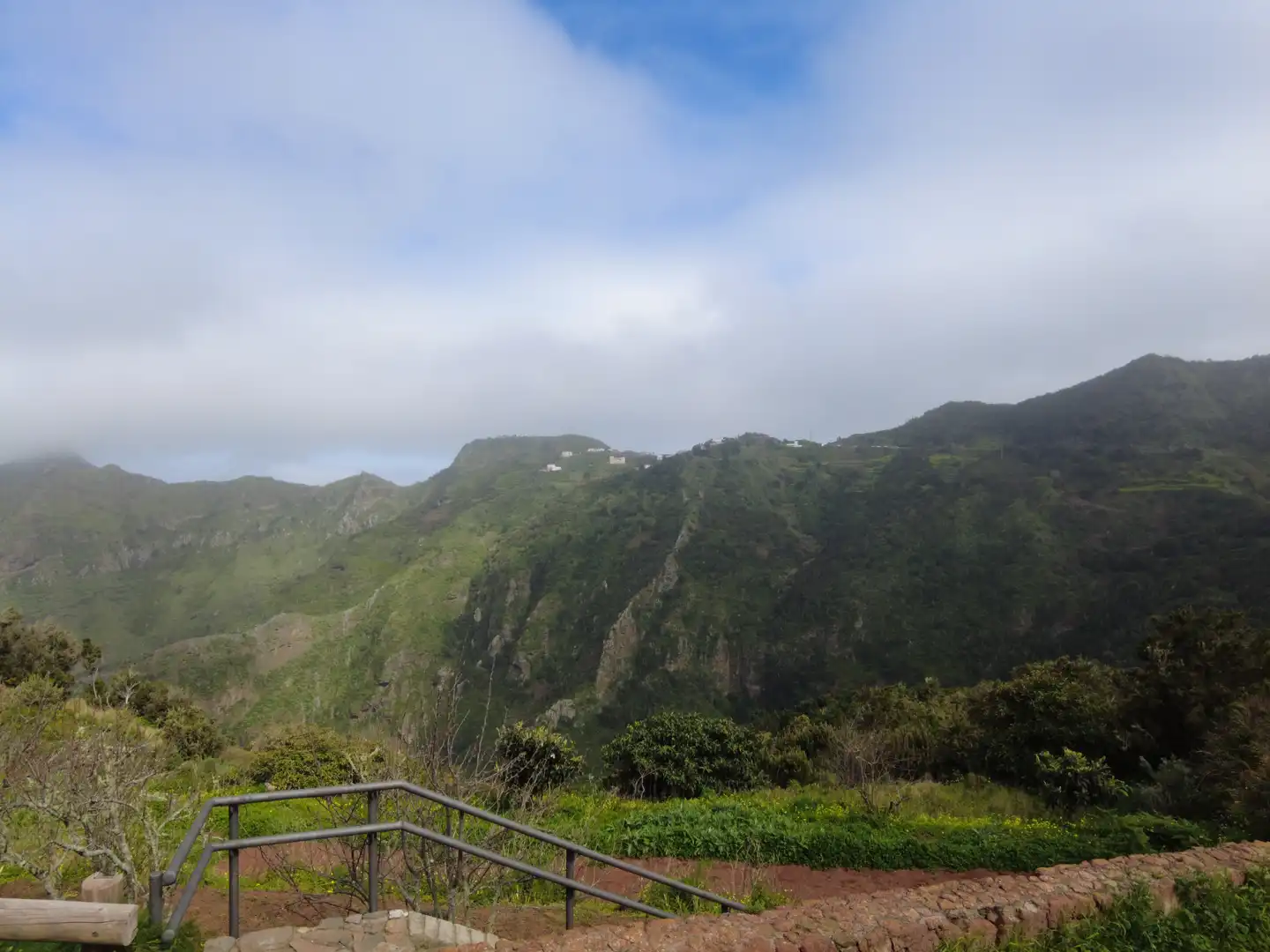 Vista exterior de Casa o chalet de alquiler en San Cristóbal de la Laguna con Aire acondicionado, Calefacción y Jardín privado