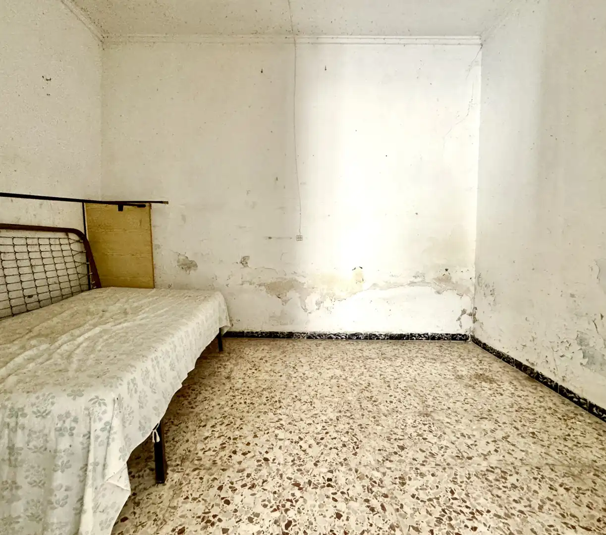 Habitación de Casa adosada en venta en Pozorrubielos de la Mancha con Calefacción, Trastero y Amueblado