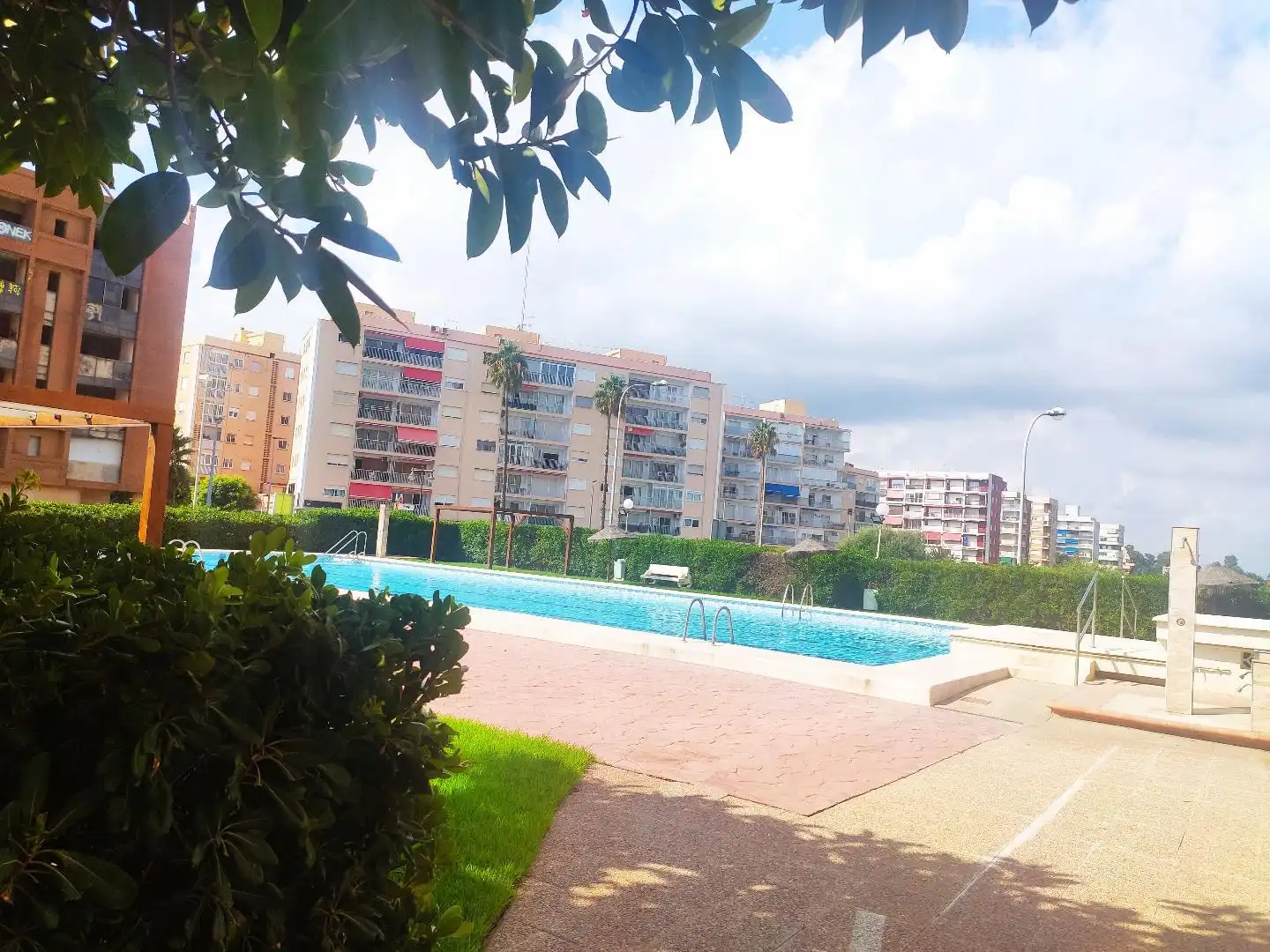 Piscina de Apartamento de alquiler en El Puig de Santa Maria con Terraza, Piscina y Amueblado