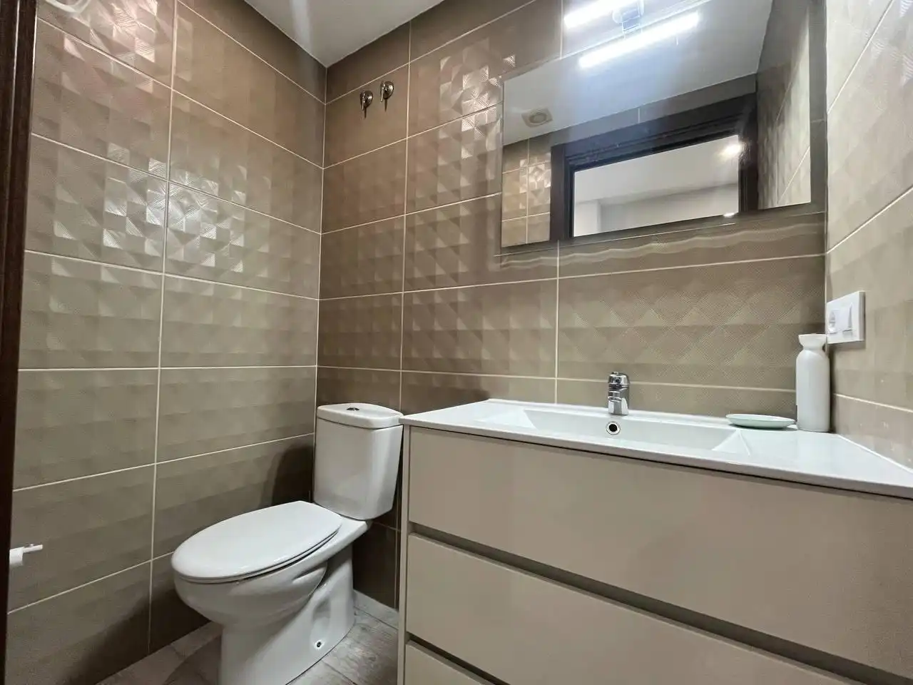 Badezimmer von Wohnung zum Verkauf in Roses mit Klimaanlage, Heizung und Möbliert