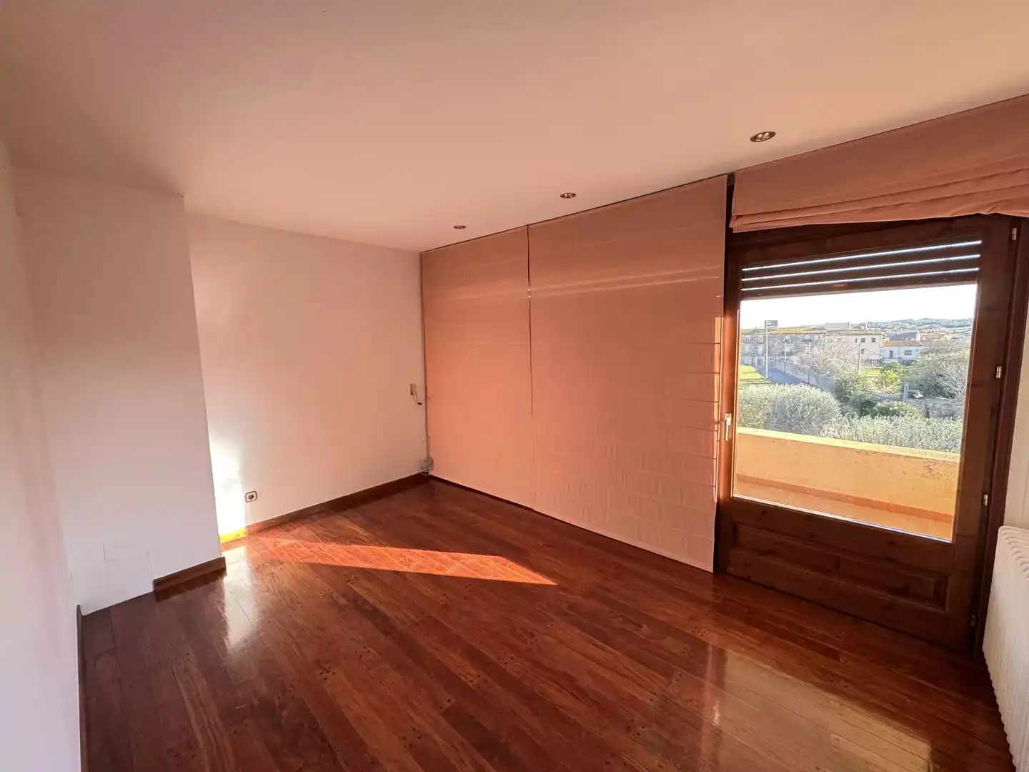 Dormitori de Casa o xalet en venda en Borrassà amb Parquet, Terrassa i Piscina
