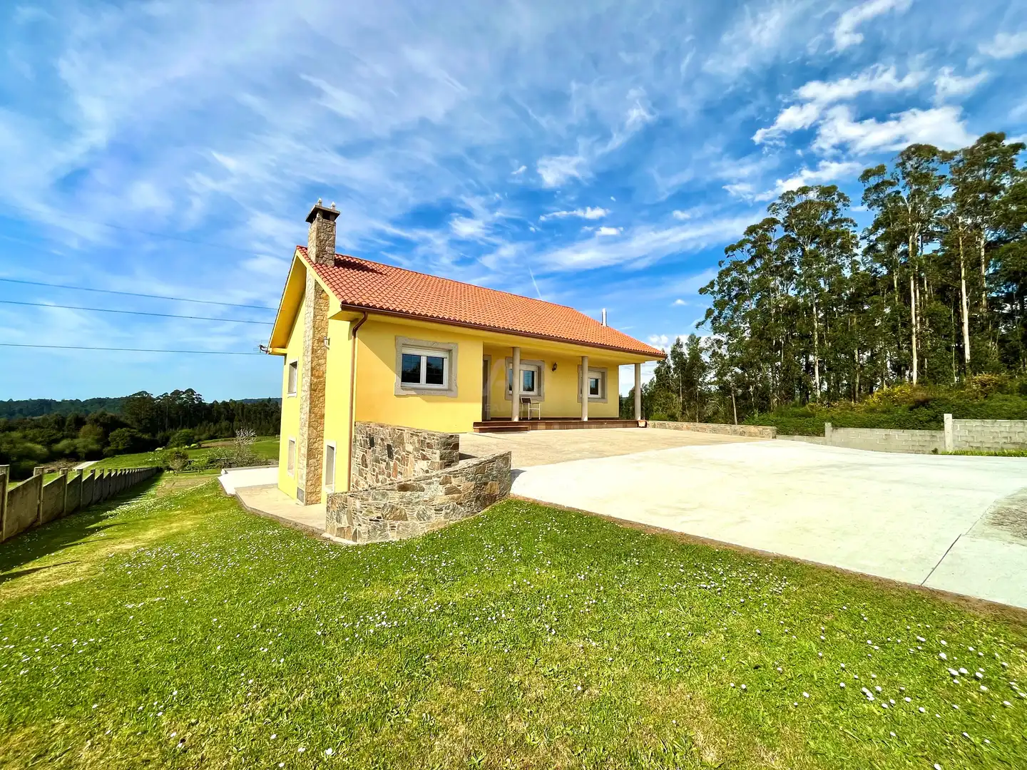 Vista exterior de Casa o chalet en venta en Coirós con Calefacción y Terraza