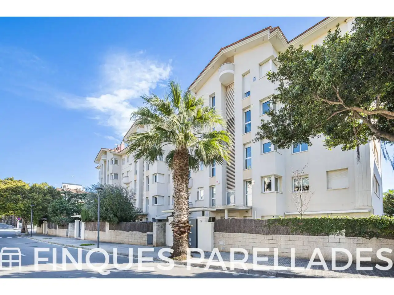 Außenansicht von Dachboden zum Verkauf in Sitges mit Heizung, Terrasse und Abstellraum