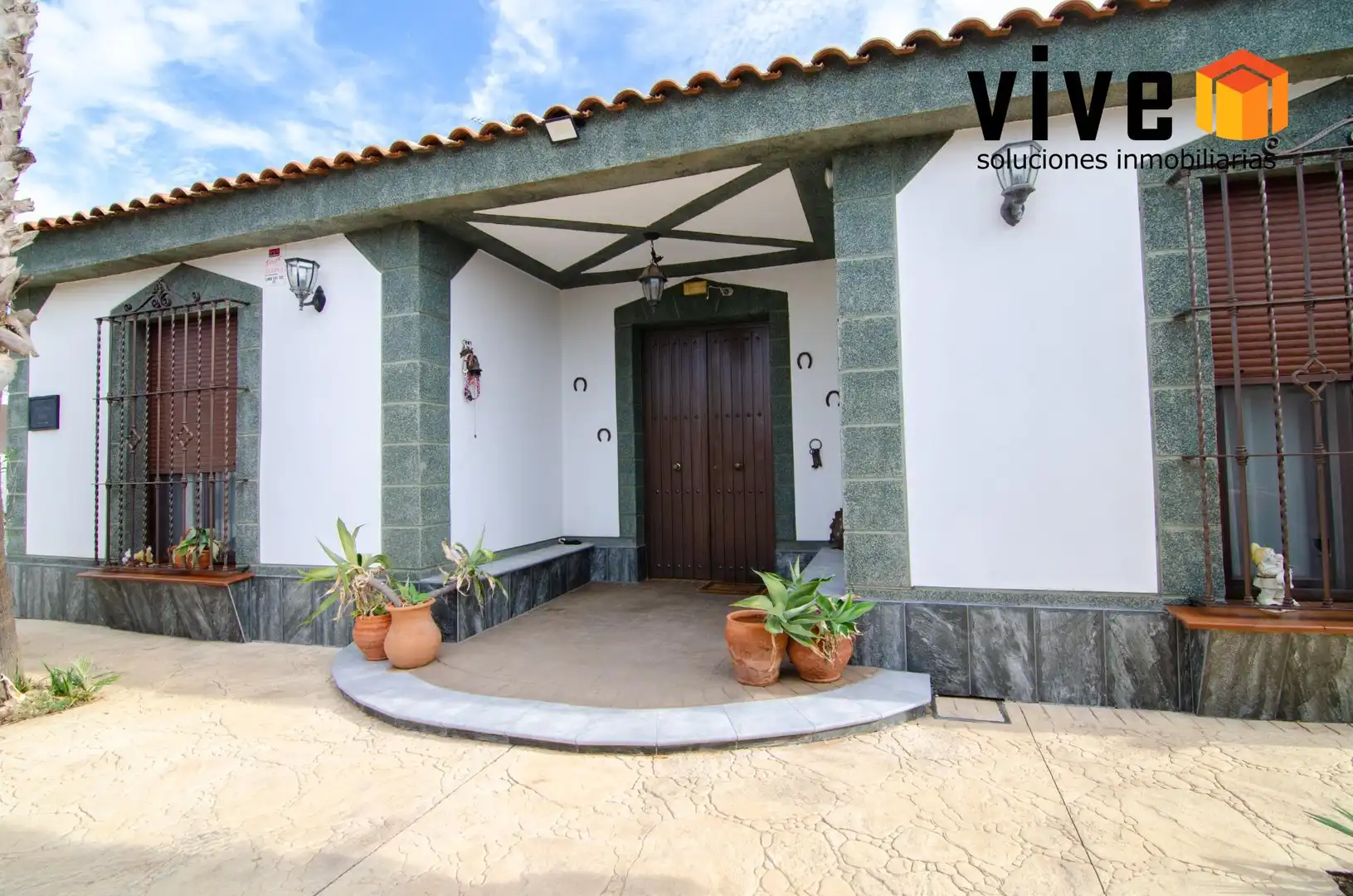 Casa o xalet en venda en La Rinconada amb Aire condicionat, Calefacció i Jardí privat
