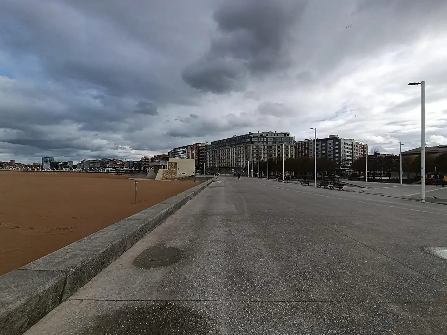 Vista exterior de Pis en venda en Gijón  amb Calefacció