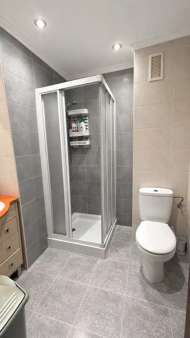 Badezimmer von Wohnung zum Verkauf in Villaquilambre mit Heizung