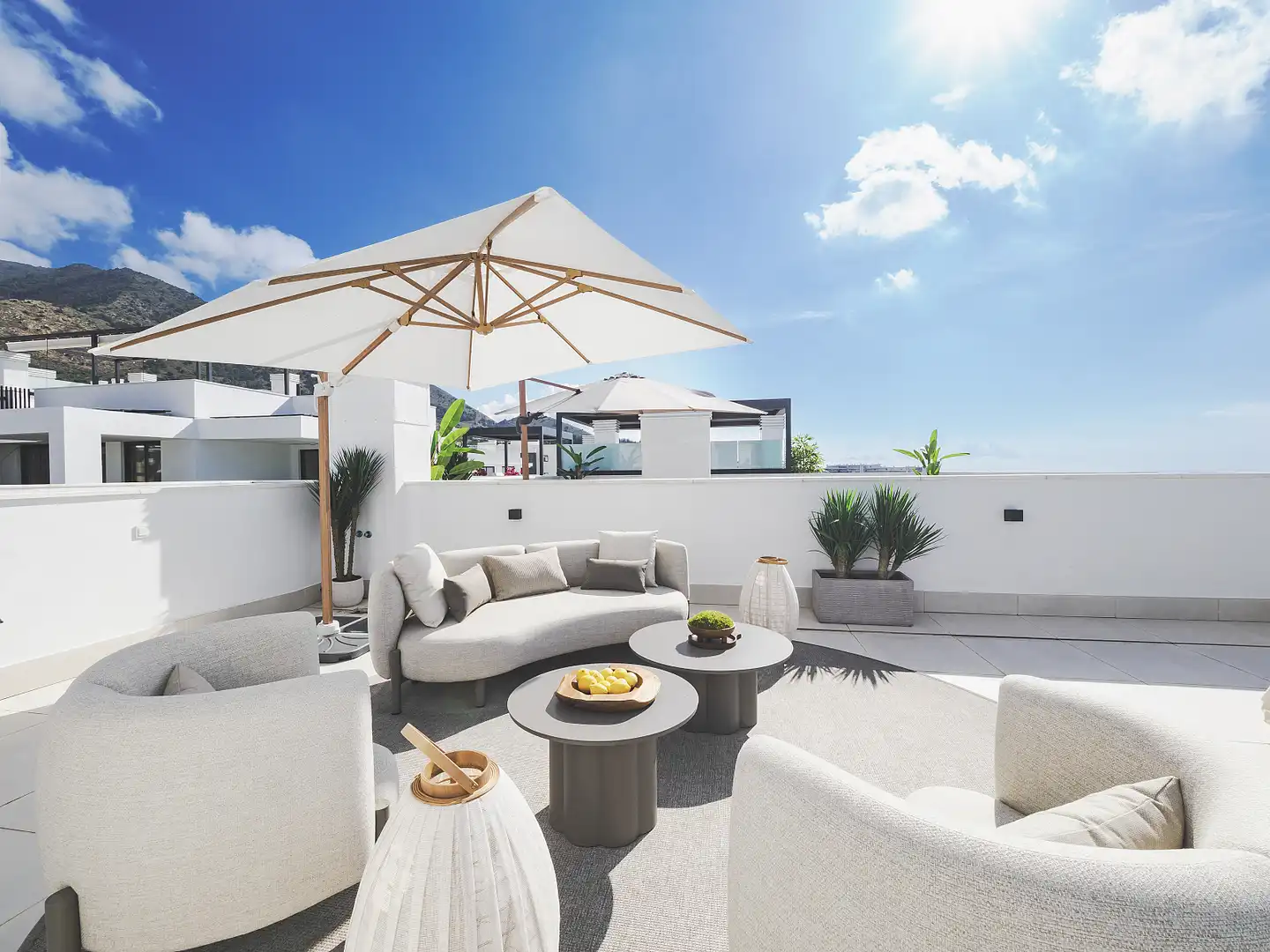 Terrasse von Wohnungen zum Verkauf in Fuengirola mit Klimaanlage, Terrasse und Abstellraum