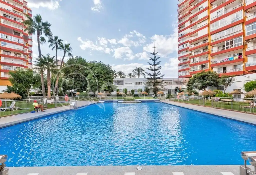 Piscina de Apartamento en venta en Benalmádena con Aire acondicionado, Calefacción y Terraza
