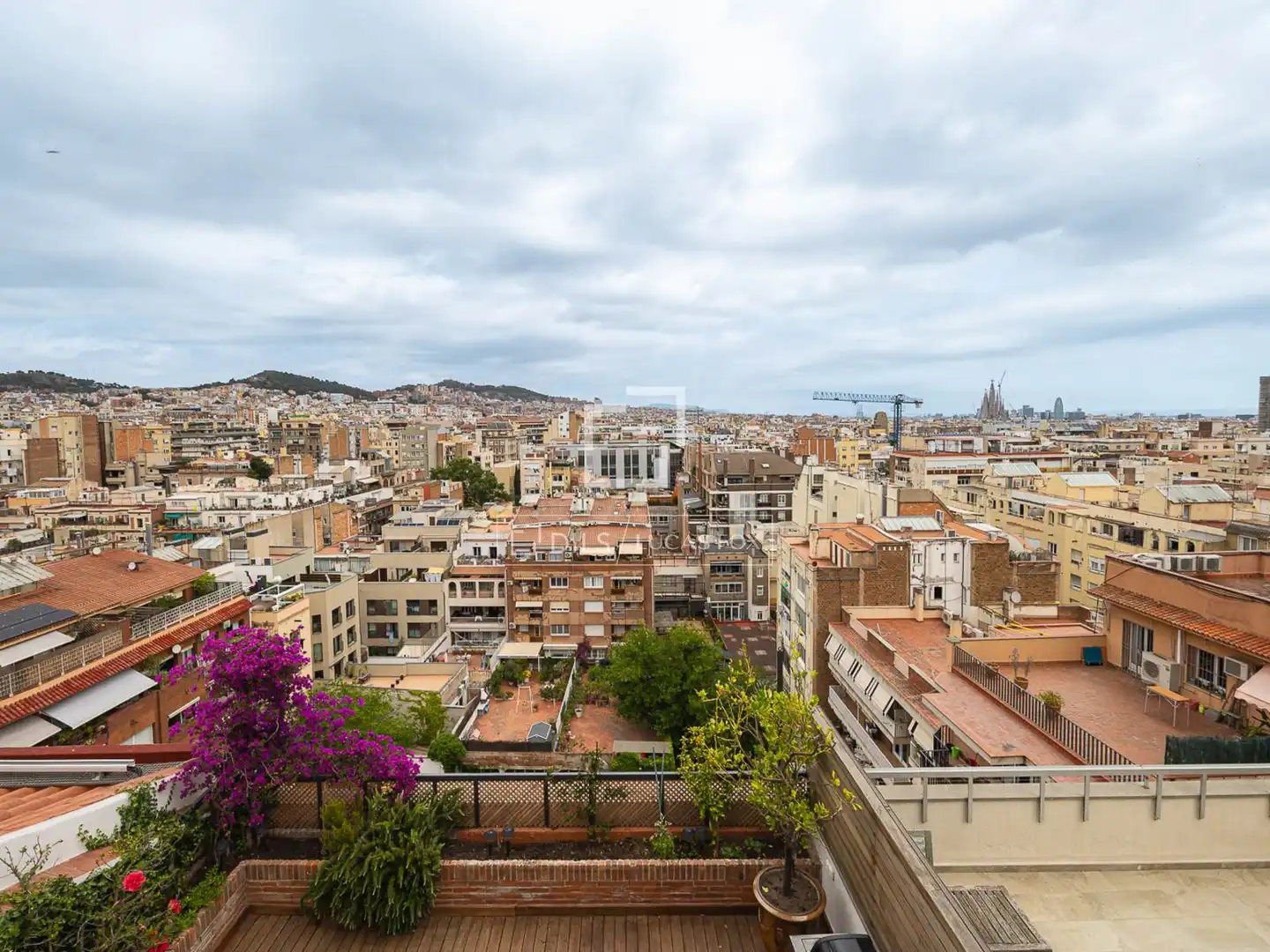 Außenansicht von Dachboden zum Verkauf in Barcelona mit Klimaanlage, Terrasse und Balkon