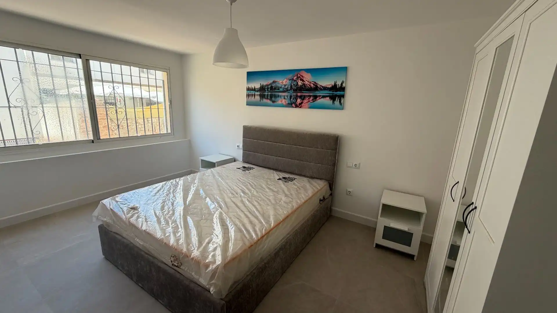Habitación de Apartamento de alquiler en Fuengirola con Aire acondicionado y Amueblado