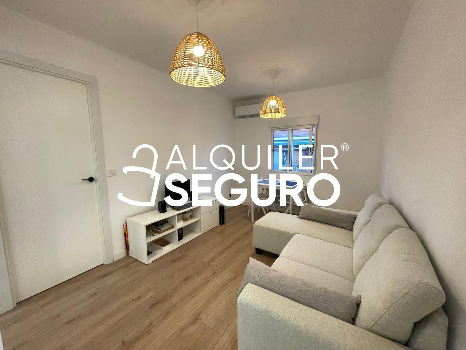 Living room of Flat to rent in  Madrid Capital  with Air Conditioner, Heating and Furnished